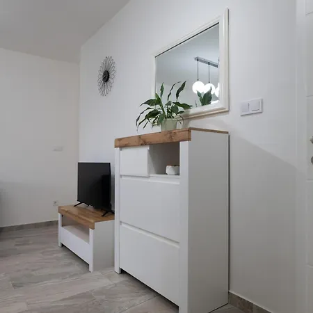 Daire Adeo, Uvala Jazine, Zadar