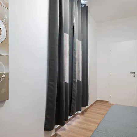 Adeo, Uvala Jazine,