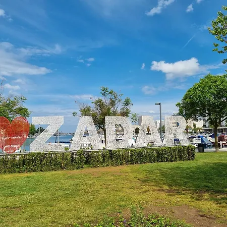 Adeo, Uvala Jazine, Daire Zadar